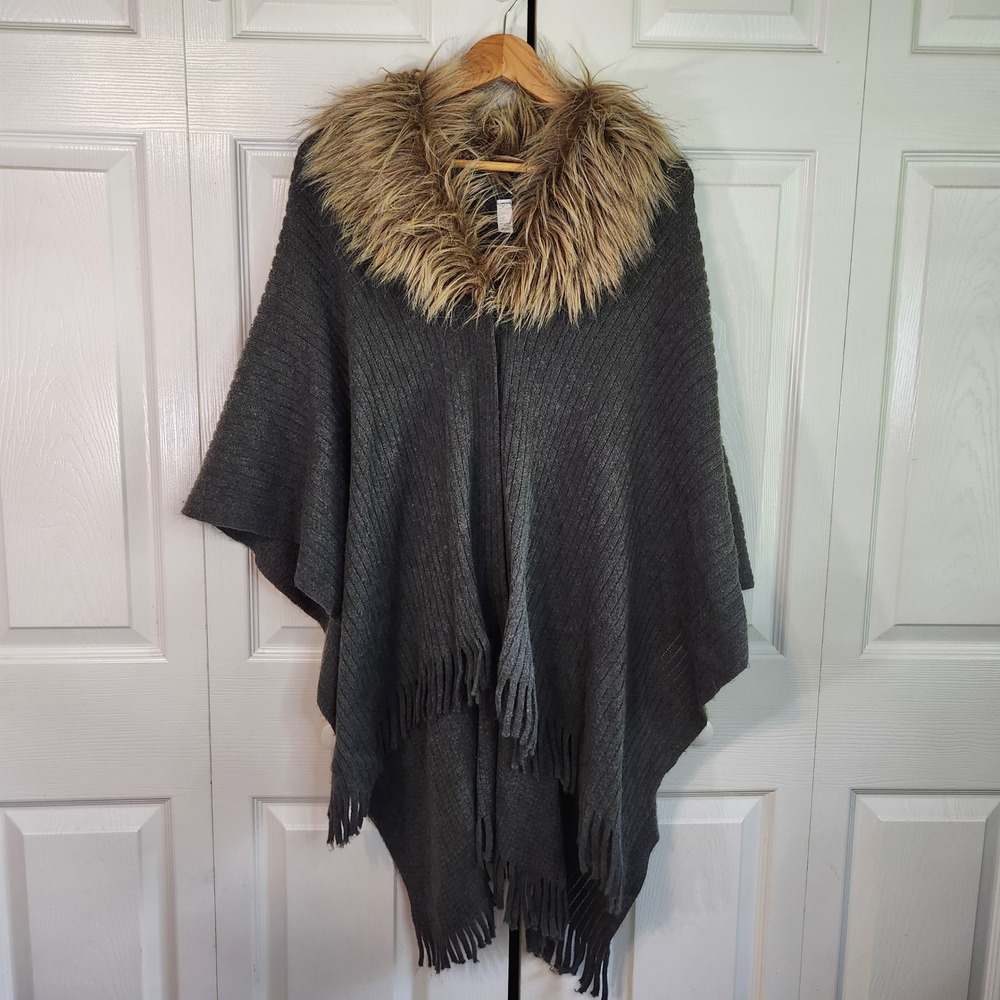Attention Charcoal Gray Ribbed Knit Poncho Faux Fur Collar Fringe One Size Cape
